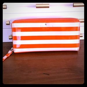 The perfect summer wallet!- Kate Spade!